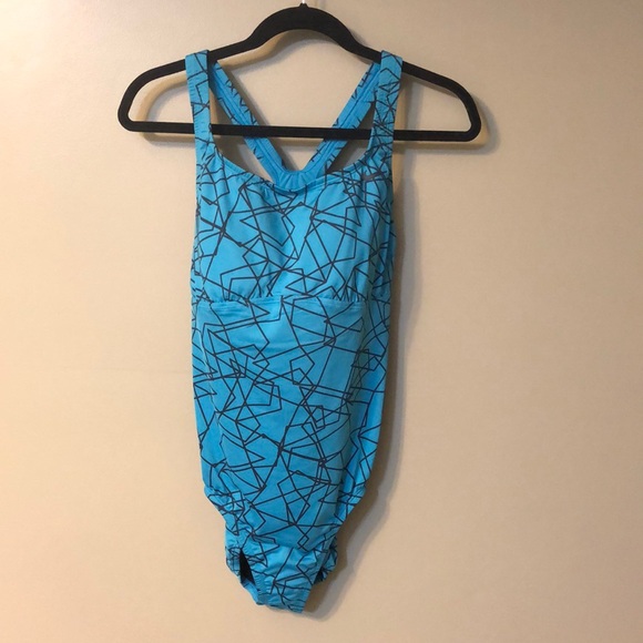 NEW Nike Racerback One-Piece Swimsuit - Picture 4 of 8